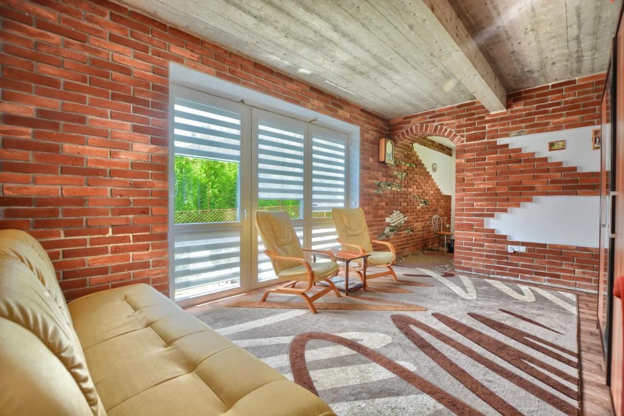 Ceglany Apartament Ustrzyki Dolne Luaran gambar