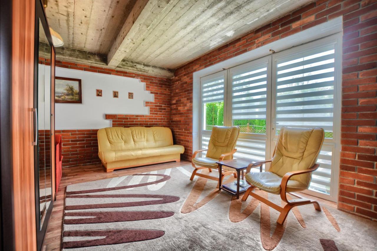 Ceglany Apartament Ustrzyki Dolne Luaran gambar