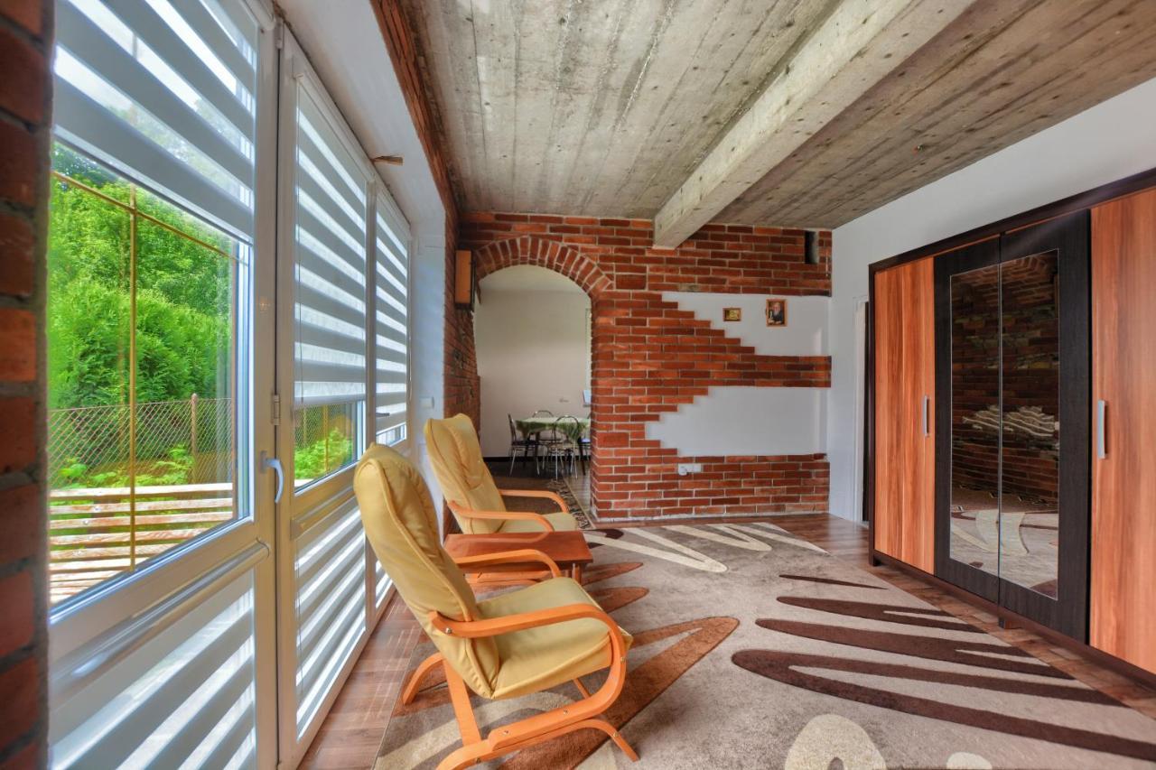 Ceglany Apartament Ustrzyki Dolne Luaran gambar
