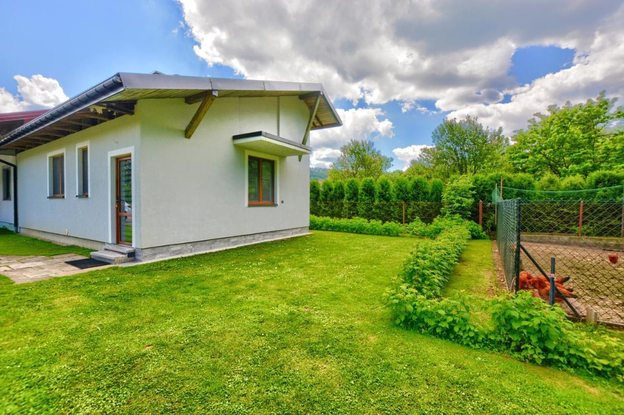 Ceglany Apartament Ustrzyki Dolne Luaran gambar
