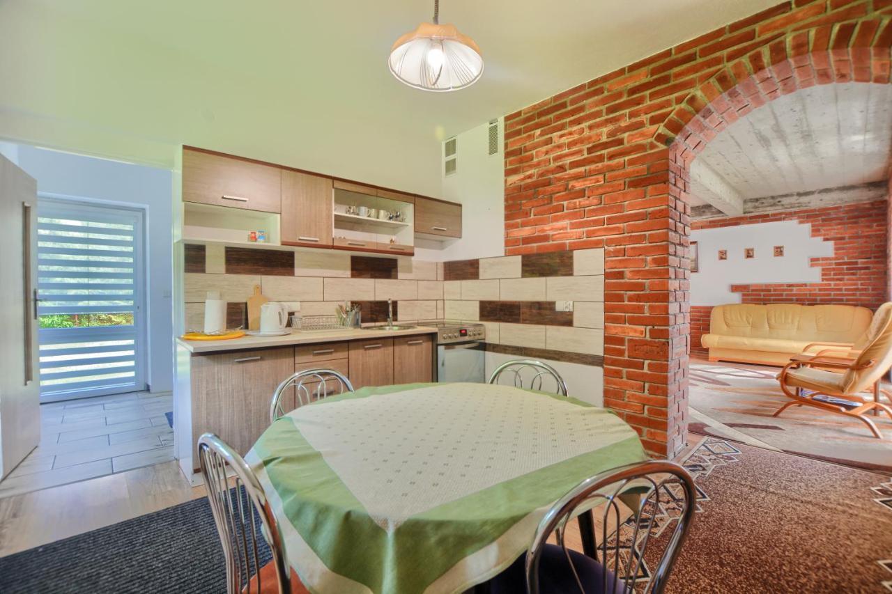 Ceglany Apartament Ustrzyki Dolne Luaran gambar